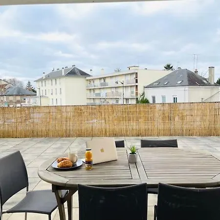 F2 Avec Grande Terrasse *